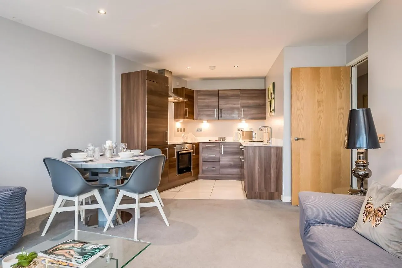 Entire Apartment With Sea View In Prime Location Belfast