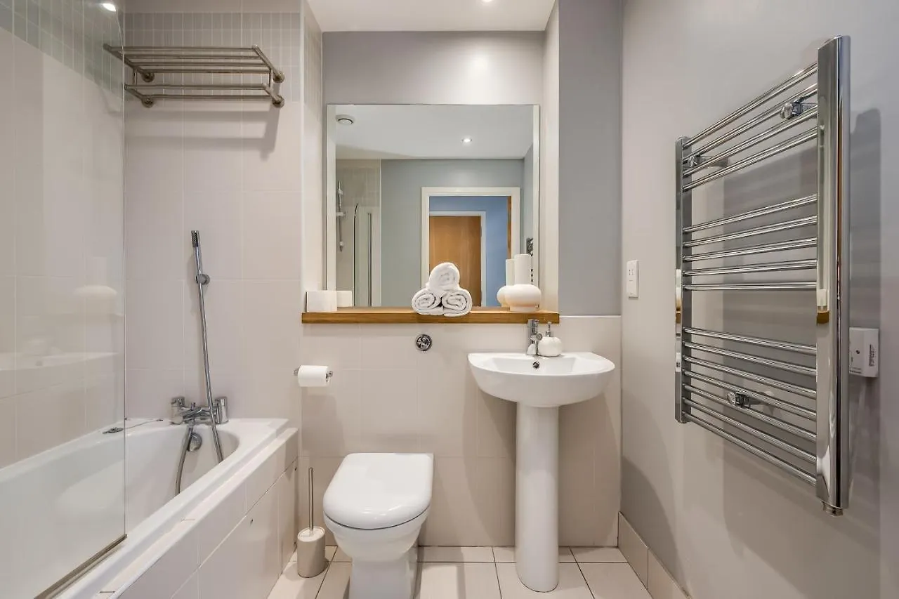 Entire Apartment With Sea View In Prime Location Belfast 0*,