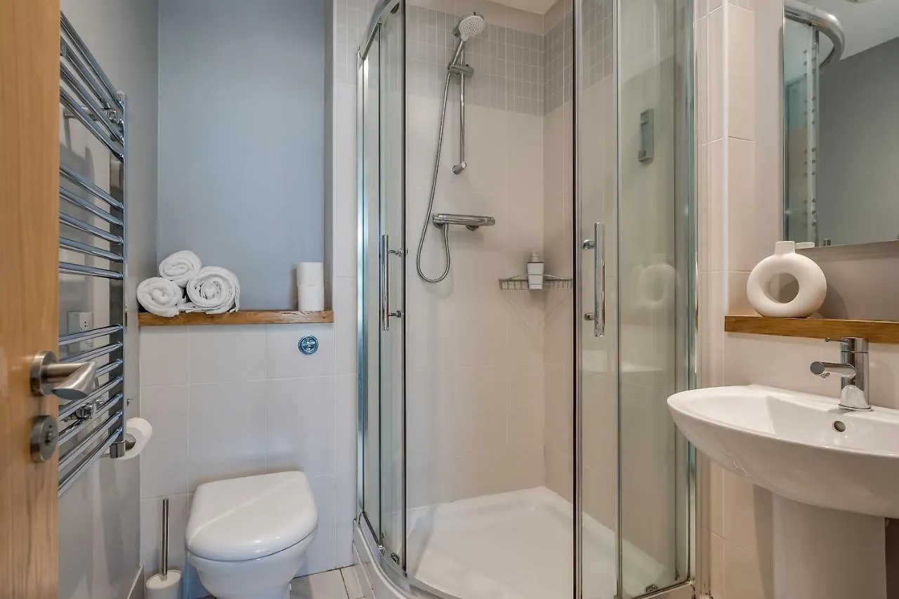 Entire Apartment With Sea View In Prime Location Belfast