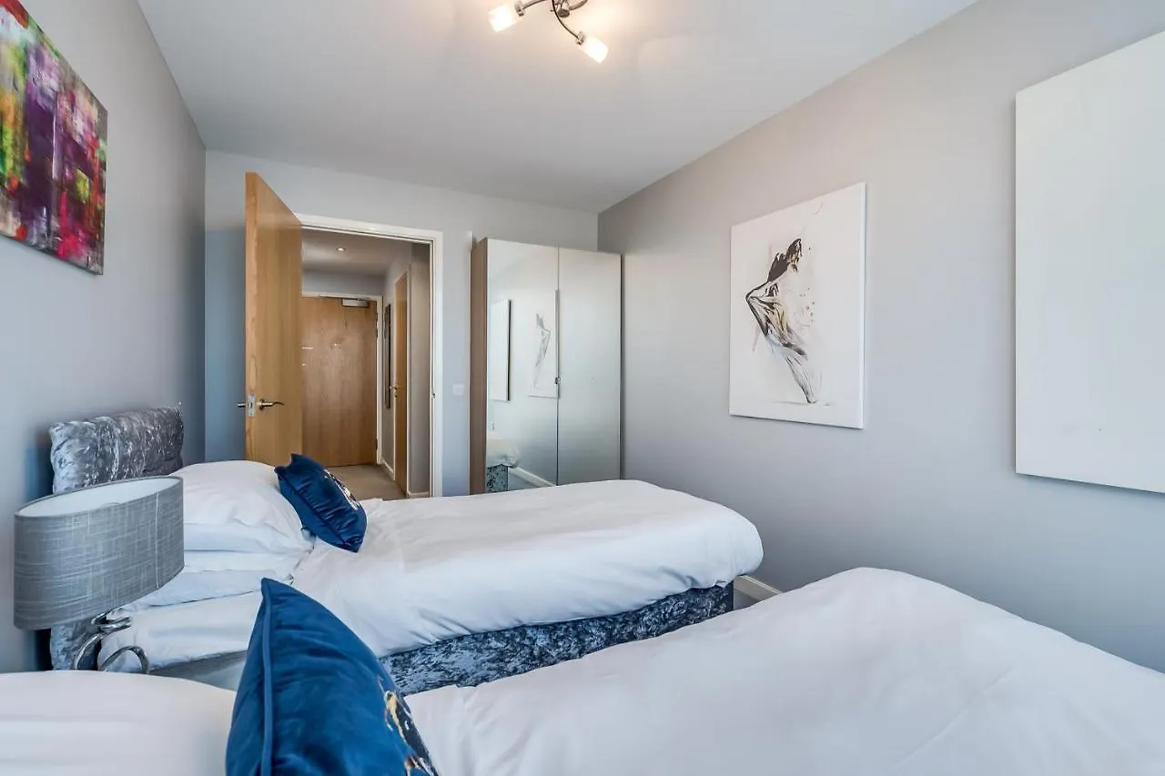 Entire Apartment With Sea View In Prime Location Belfast
